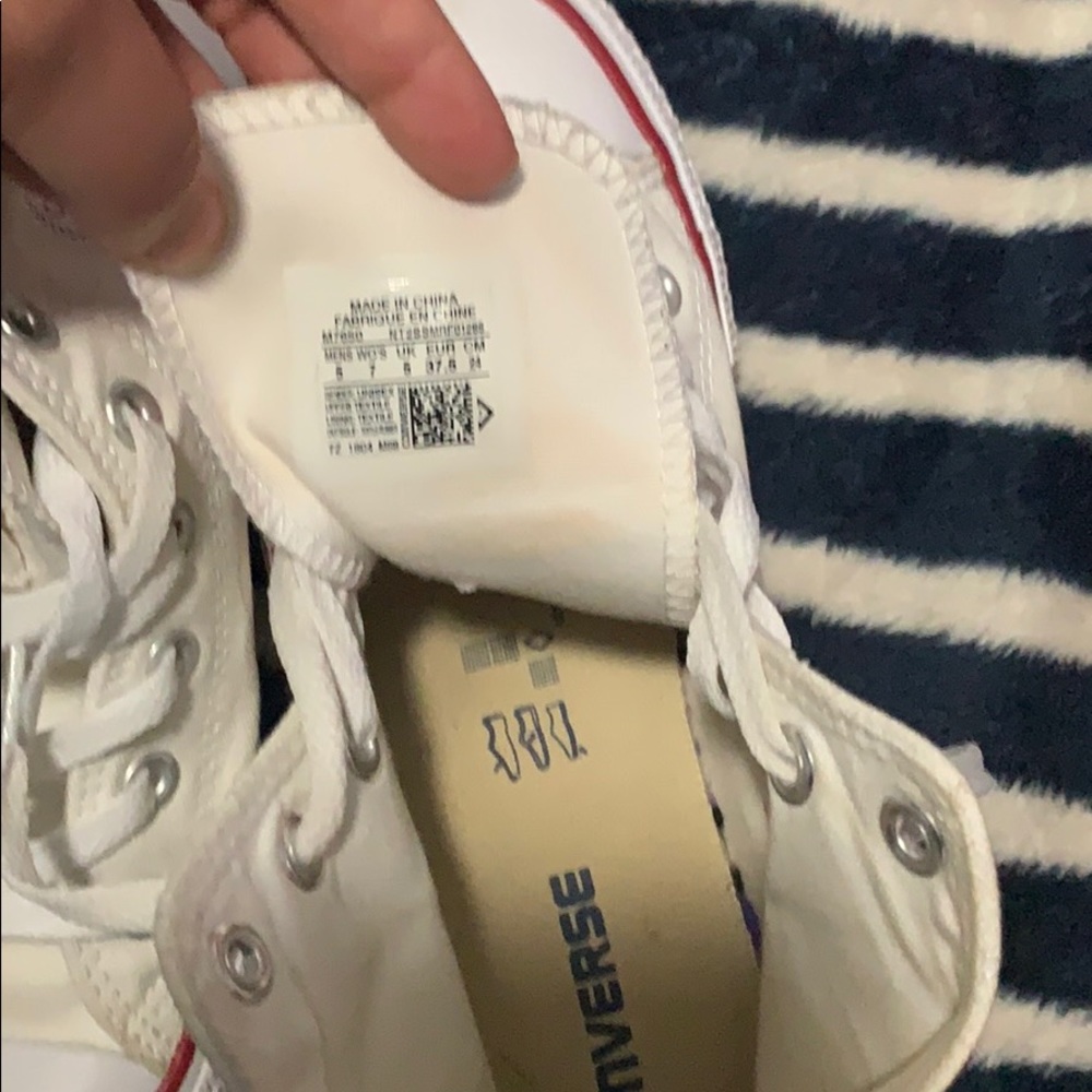 Converse - Picture 2 of 3